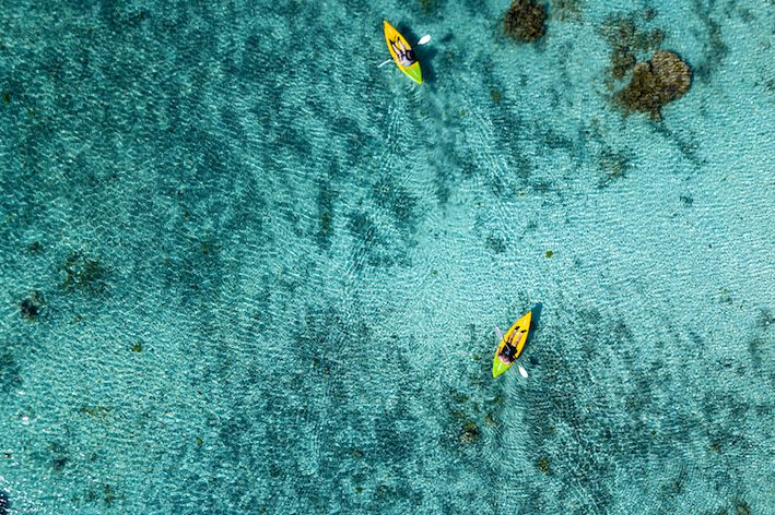 Kayaks in Rarotonga from above